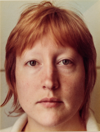 Martha Wilson à Halifax à Pompidou Personnalité singulière dans l’histoire de l’art américain, Martha Wilson est l’une des premières artistes à faire usage de son corps pour questionner les représentations sociales du féminin.