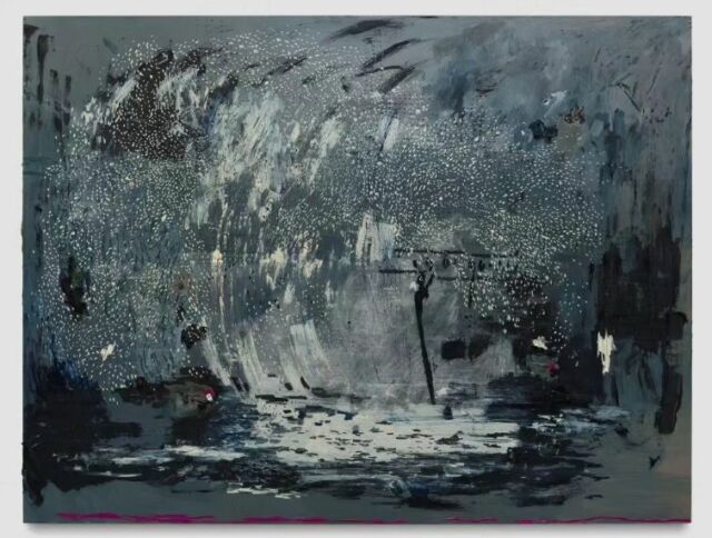 Marina Rheingantz est née en 1983 au Brésil.

« Les peintures et les broderies de Marina Rheingantz se nourrissent de la remémoration des paysages brésiliens, des souvenirs de la compacité de la terre, de la lumière et de ses variations, du nébuleux atmosphérique des crépuscules, de la dissémination pointilliste des oiseaux dans le ciel, du surgissement en grappes de fleurs et d’arbustes, de monticules émergés à la surface des plaines inondées…En regardant ses peintures pour la première fois, quelques mots se sont manifestés avec entêtement. Les premiers furent arrêté sans être fixé, pour qualifier la manière dont cette peinture oblige à une mise à l’arrêt du regard, une mise à l’arrêt simultanément contrariée par l’écarquillement visuel impulsé par le feuilletage de plans et de motifs, par les plongées aériennes d’étendues sans horizon parsemées de motifs en suspension, d’agglomérats de lumière, de poussières, de phosphènes, de nuées d’éphémères microscopiques, pailletées de particules de réel figées en apparence et pourtant toujours mouvantes. Le regard est mis aux arrêts, littéralement mis en détention, stoppé dans son arpentage par la résistance de la peinture, par la compacité de sa surface, par la trame de motifs et de signes qui en parsèment les aires et s’y superposent comme des filtres ajourés. Le regard est à l’arrêt, sans être fixé – à l’arrêt comme un animal se met à l’arrêt, toujours en puissance de mouvement prompt, toujours aux aguets. Arrêté sans être fixé, c’est ainsi que pourrait être nommé le régime du regard happé par ces surfaces parfois vastes, toujours glissantes, toujours glissantes mais scandées par la pulvérulence des motifs, par leur éparpillement en nuées, motifs en nuées mais suffisamment agglomérés et prégnants pour arrêter le regard, sans le fixer. »
Jean-Charles Vergne – Extrait du texte «Arrêté sans être fixé», FRAC Auvergne

© Editions FRAC

Starlight, 2020

Noturno em Si Maior , 2019

Fffffff, 2018

Marujo , 2020

@mrheingantz @jeancharlesvergne #fracauvergne #contemporarypainting #oilpainting #landscape

#womeninarts #zenoxgallery